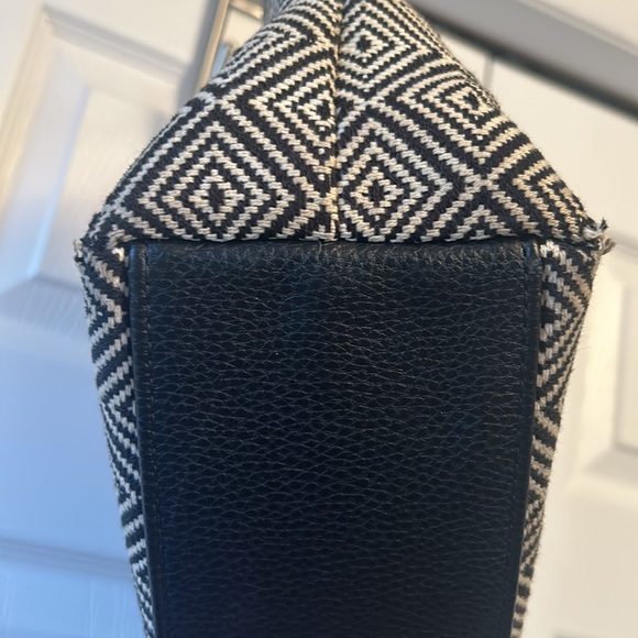 Black and White geometric woven handbag - Picture 4 of 6